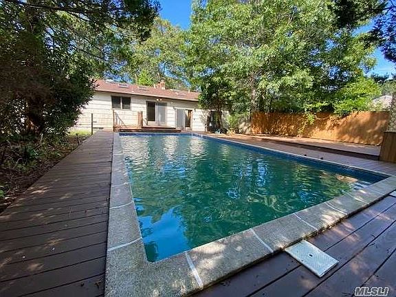 4th image of 11 Evergreen Ct