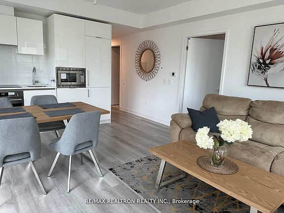 5th image of 230 Simcoe St #926