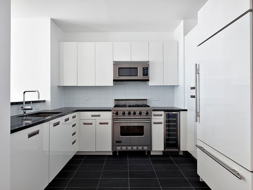 1st image of 4630 Center Blvd APT 1002