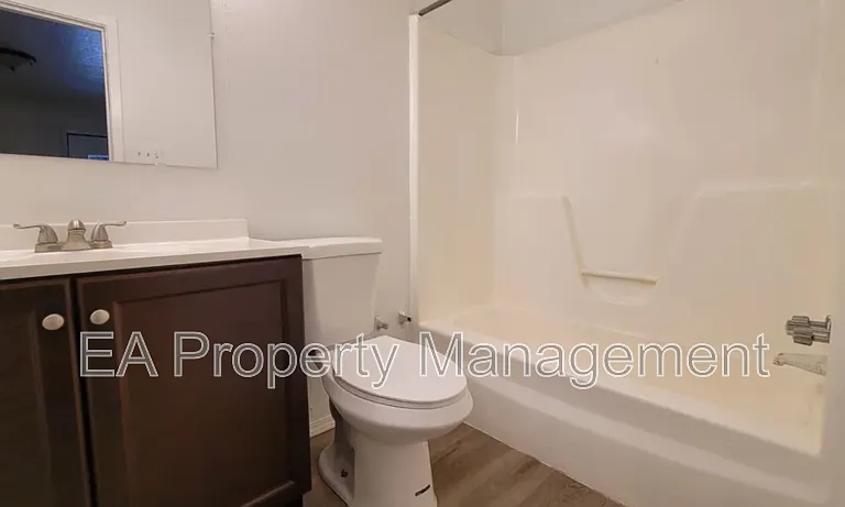 336 Grove St SE #4 — Photo 5