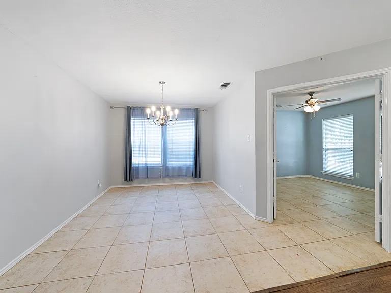 2105 Arthur St — Photo 15