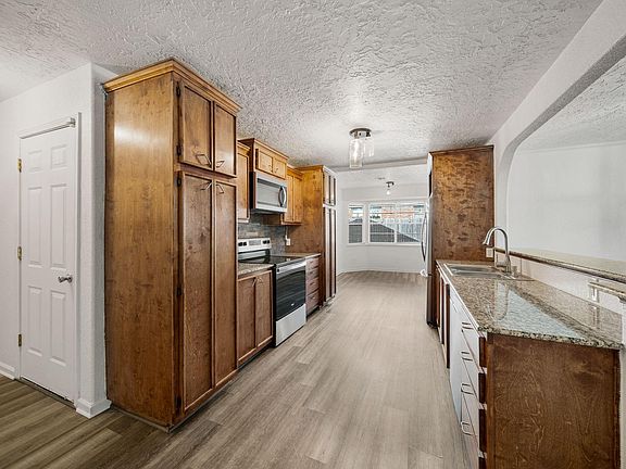 Kitchen and breakfast nook