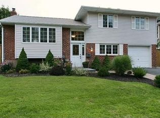 11 John Dr, Old Bethpage, NY 11804