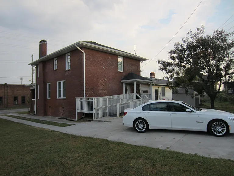 1115 N 6th Ave — Photo 39