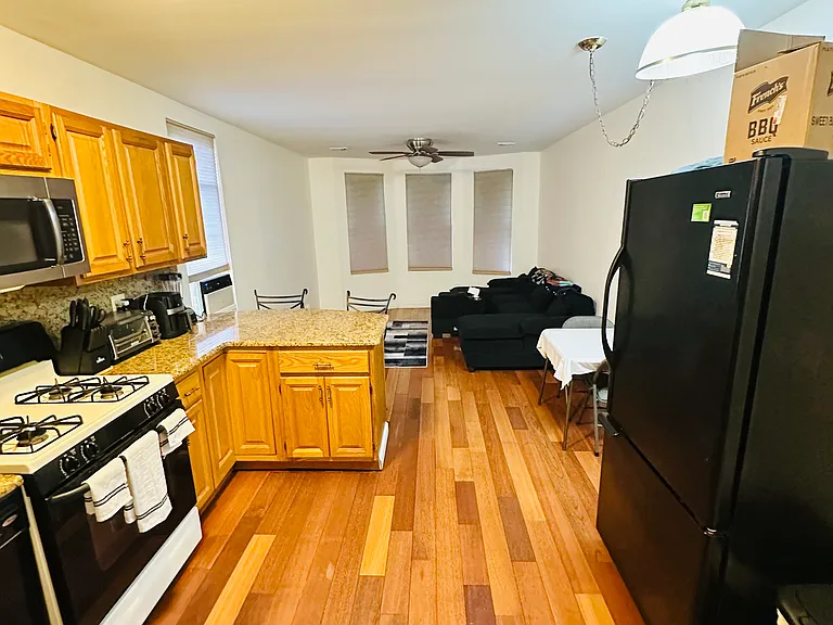 9039 Palisade Ave #3 — Photo 4