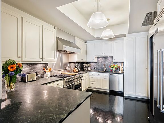 3rd image of 180 E 93rd St APT 3