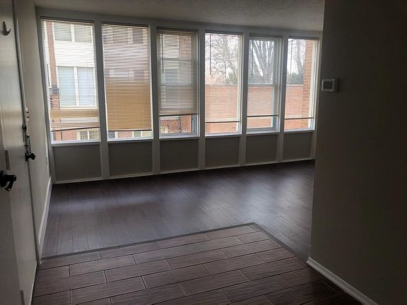 3rd image of 18923 Hilliard Blvd #C