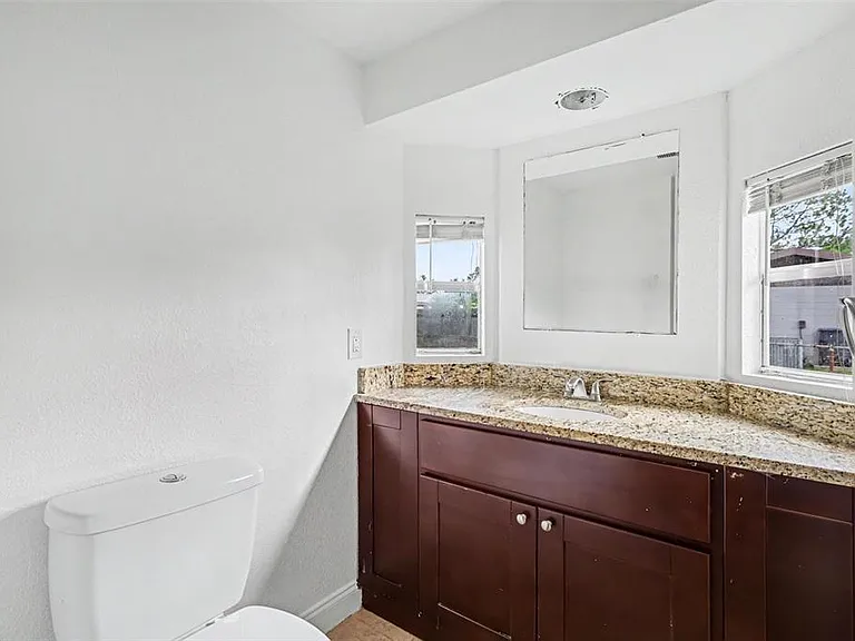 913 Lytle St SW — Photo 10