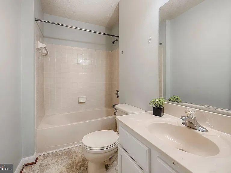 4751 Coralberry Ct — Photo 8