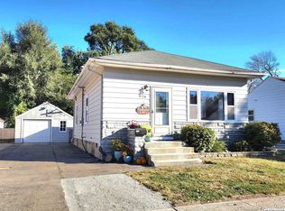 926 15th Pl NE, Mason City, IA 50401