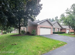 239 Royal Ln, Bloomingdale, IL 60108