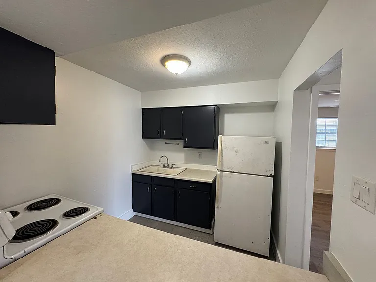 2121 Cleary Ave — Photo 3