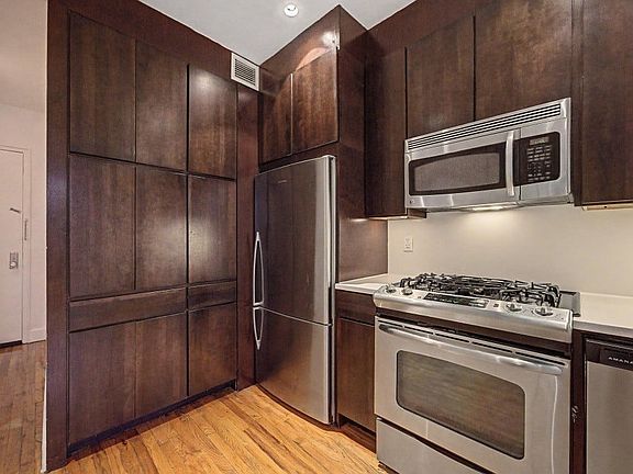 3rd image of 156 Prince St APT 2B
