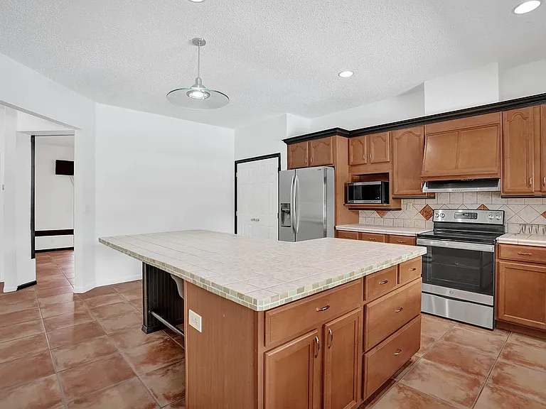 16610 Royal Poinciana Ct — Photo 34