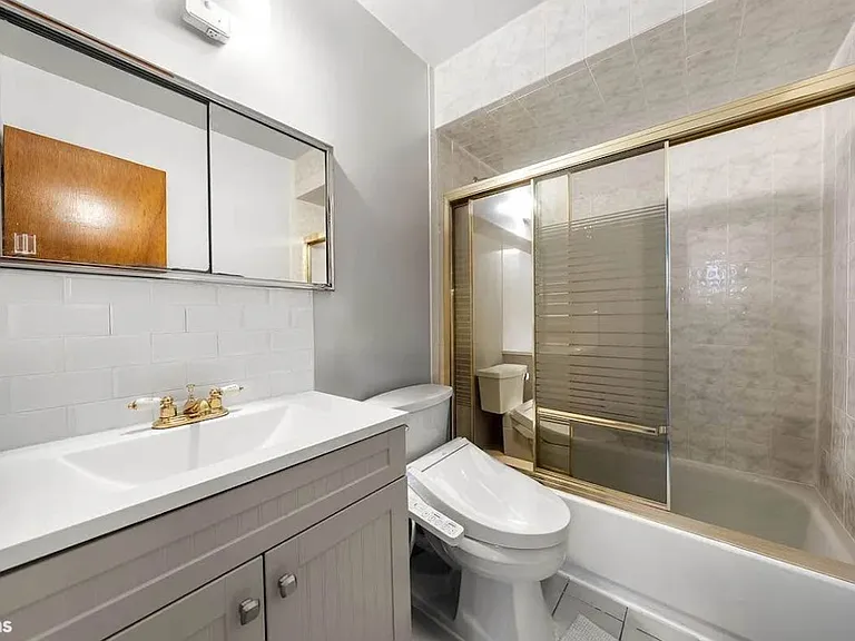 2657 E 21st St #2 — Photo 5