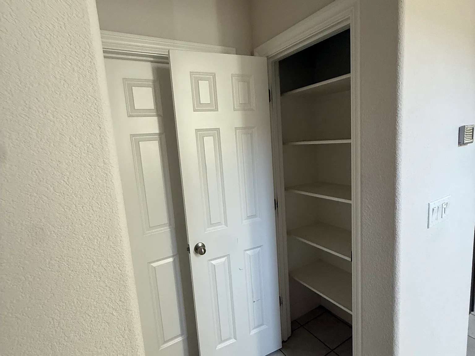 4 bed, 2.5 bath, 2720 sqft, $3,300 — Photo 4