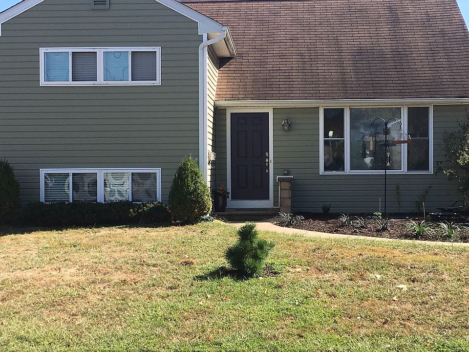 2nd image of 8 Mackay Ln