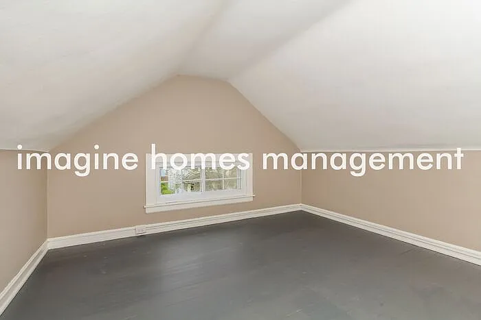 1453 Larchmont Ave — Photo 12