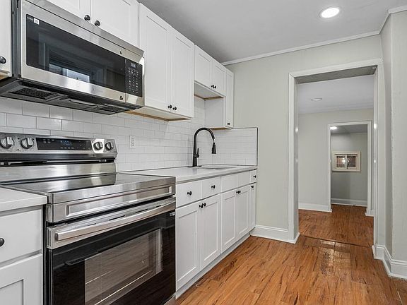 3rd image of 530 Maple St