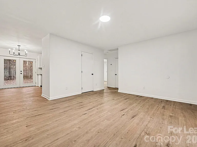 5003 Lakecrest Dr — Photo 7