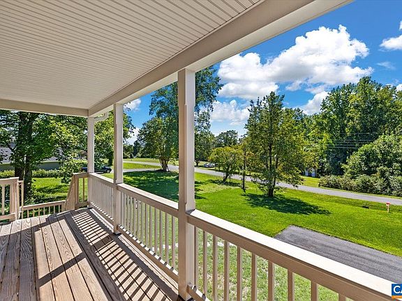 5th image of 130 Reservoir Dr