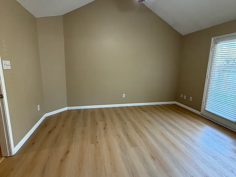 705 Cimarron Trl — Photo 11