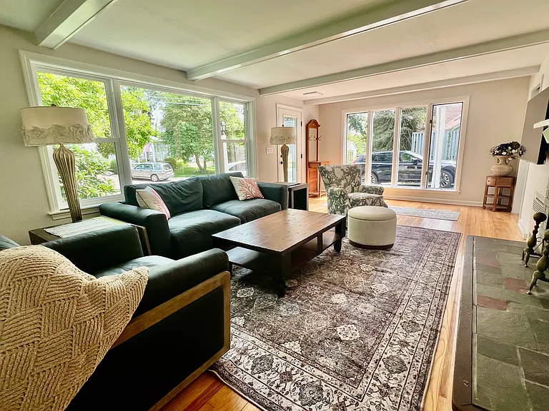 3 Bayview Ave — Photo 4