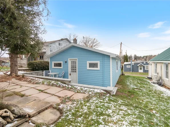 5025 Lake Rd, Williamson, NY 14589