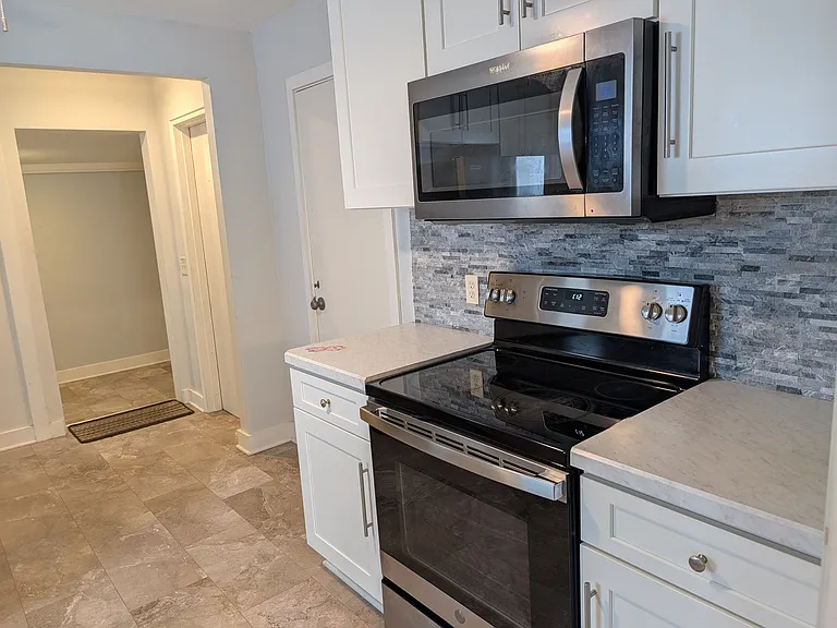 111 Eastmoreland Dr — Photo 9