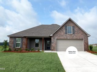 121 Harper Dr, Maurice, LA 70555