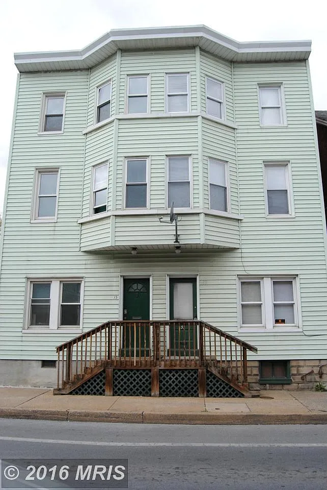 33 S Locust St photo 1