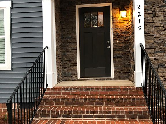 3rd image of 2279 Shady Ln NE