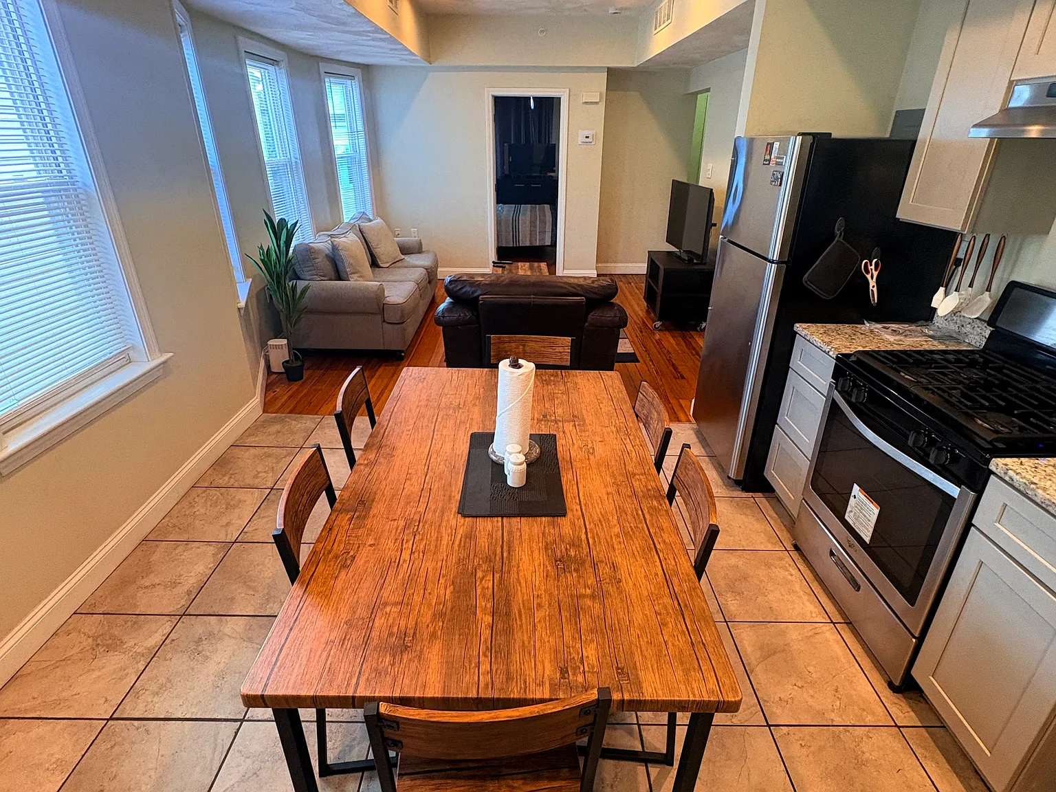 3 bed, 1100 sqft, $950 — Photo 4