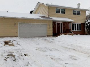323 Dale Ave, Moorhead, MN 56560