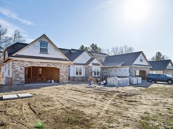 12266 Tullymore Dr, Stanwood, MI 49346