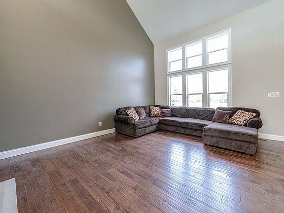 4th image of W1461 Maureen COURT