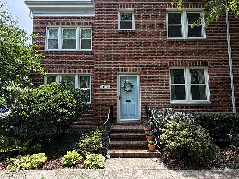 443 Westover Mews — Photo 1
