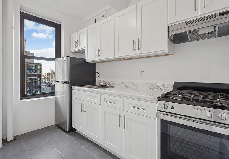 200 W 16th St #10C — Photo 6