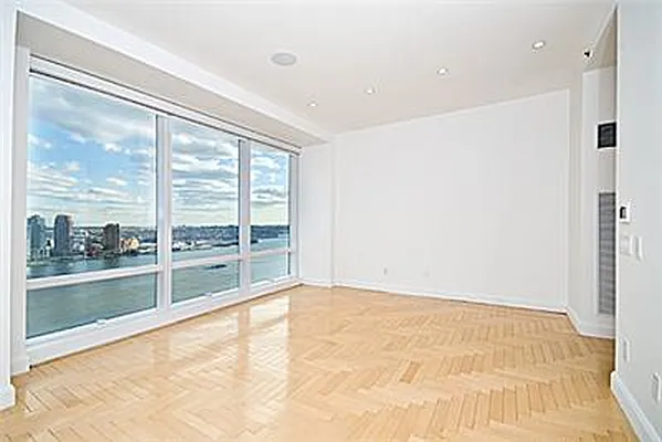 Sold by Trump International Realty | media 5