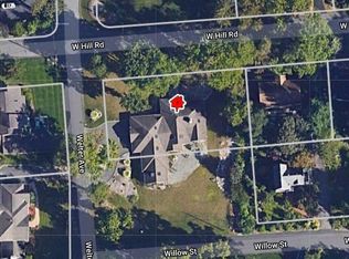 15 W Hill Rd, Woodcliff Lake, NJ 07677
