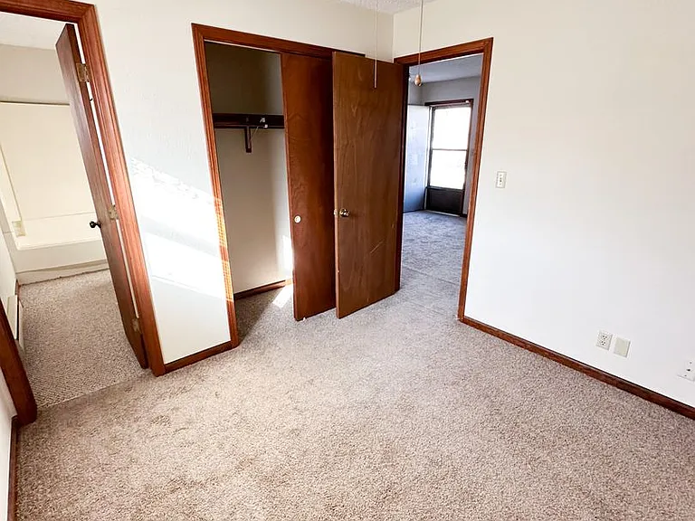 430 Skyline Dr — Photo 6