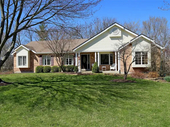 12927 Des Peres Woods Dr, Saint Louis, MO 63131