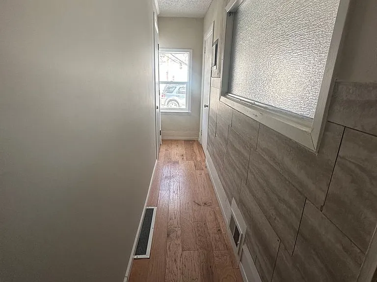 727 Washington St — Photo 29