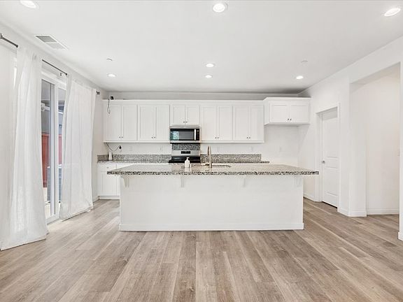 3rd image of 4073 Gloster Way