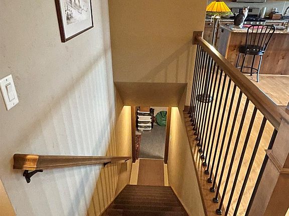 Open stairs to lower level