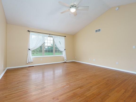 3rd image of 27821 Manchester Cir
