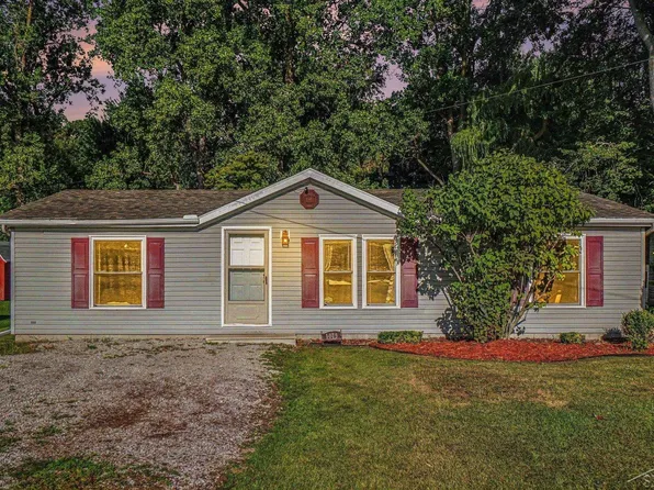 1079 N Huron Rd, Linwood, MI 48634