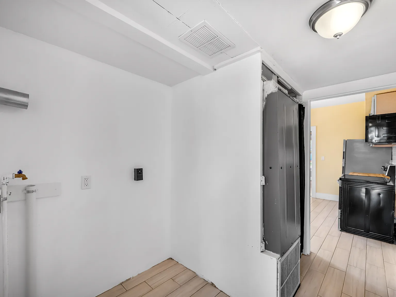 3 bed, 1551 sqft, $3,500 — Photo 2
