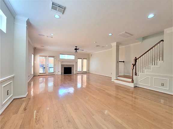 living room_08032022