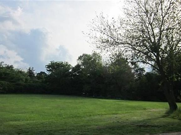 2nd image of 1860 Dorchester Ct